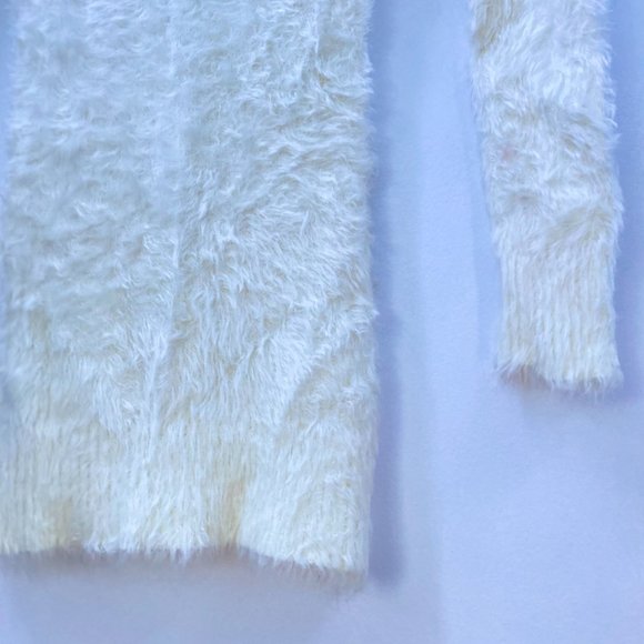 Faux fur long sleeve V-neck - Picture 4 of 4